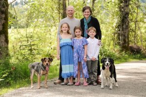 Ev sahibi aile: anlamı, avantajları ve dezavantajları