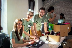 Gönüllülüğün gücünü keşfetmek: etki, faydalar ve fırsatlar