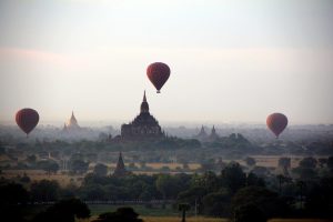 Sıcak Hava Balonuyla Bagan Üzerinde Nasıl Uçulur (+Ücretler ve Nereden Rezervasyon Yapılır)