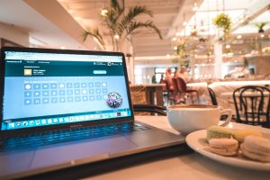 learning rosetta stone at a cafe