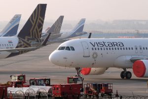 Vistara, Paris-Delhi ve Paris-Mumbai uçuşlarının açılışını kutluyor