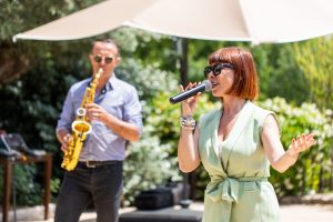 Var'daki Château de Berne'de bir caz festivali