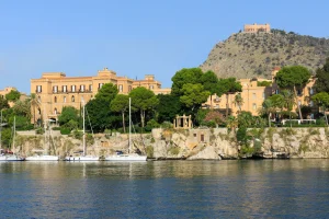 Prestijli Rocco Forte Villa Igiea'da konaklama ve Palermo üzerinde uçuş