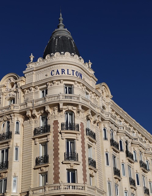 Carlton Cannes ve arkası göz alıcı