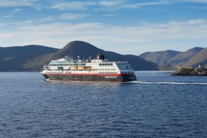 Norveç'te bir Hurtigruten Cruise'da ısı dalgasından kaçın