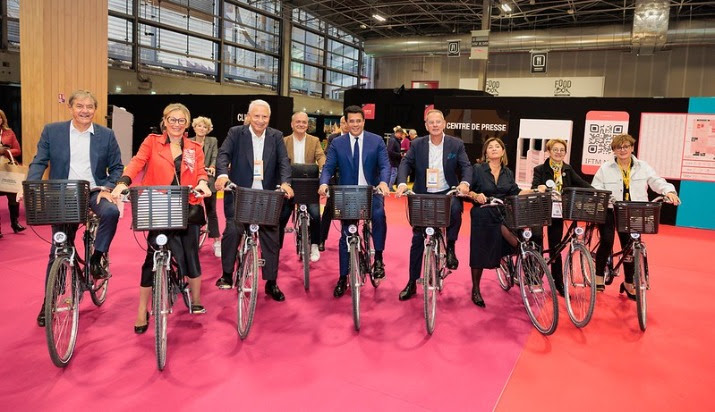 IFTM 2025'in açılışı sırasında "hepsi bisikletle" işlem