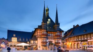 Wernigerode, Sachsen-Anhalt, Deutschland - Marktplatz'taki Rathaus