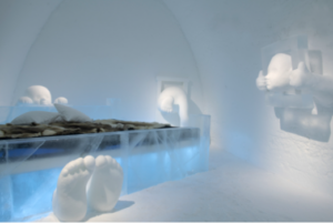 BURADA KİMSE YOK – Ayla Turan ve Kemal Tufan, Türkiye. Fotoğraf: Asaf Kliger.