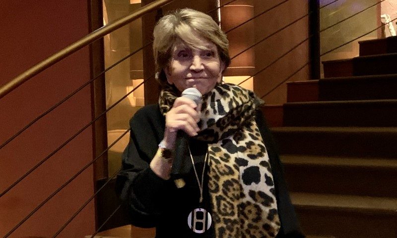 Adriana, kocaman kalpli şövalye!