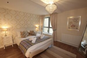 Highland Club'daki Pugin