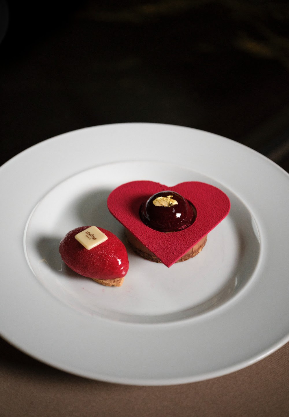 Paris tekneleriyle Seine Nehri'nde Sevgililer Günü 2026