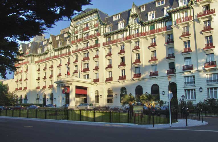 L'Hermitage Barrière La Baule: Deniz kenarı mirası ile uzun ömürlülüğün geleceği arasındaki yüzüncü yıl