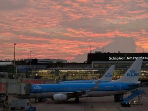 Dünyanın 3'üncü havalimanı Schiphol'da uçuşlar yüzde 3 ile 5 arasında daha da azaltılacak